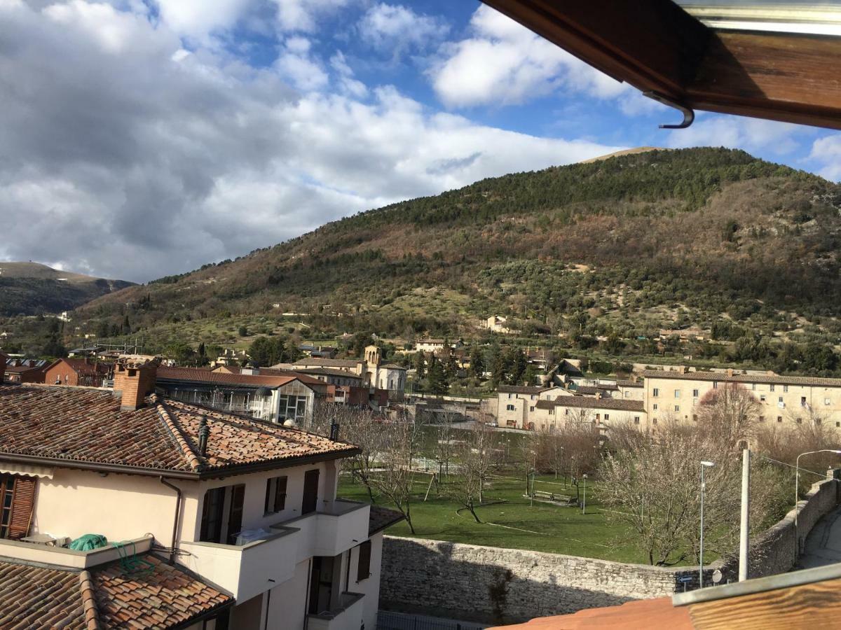 Happy House Apartment Gubbio Luaran gambar