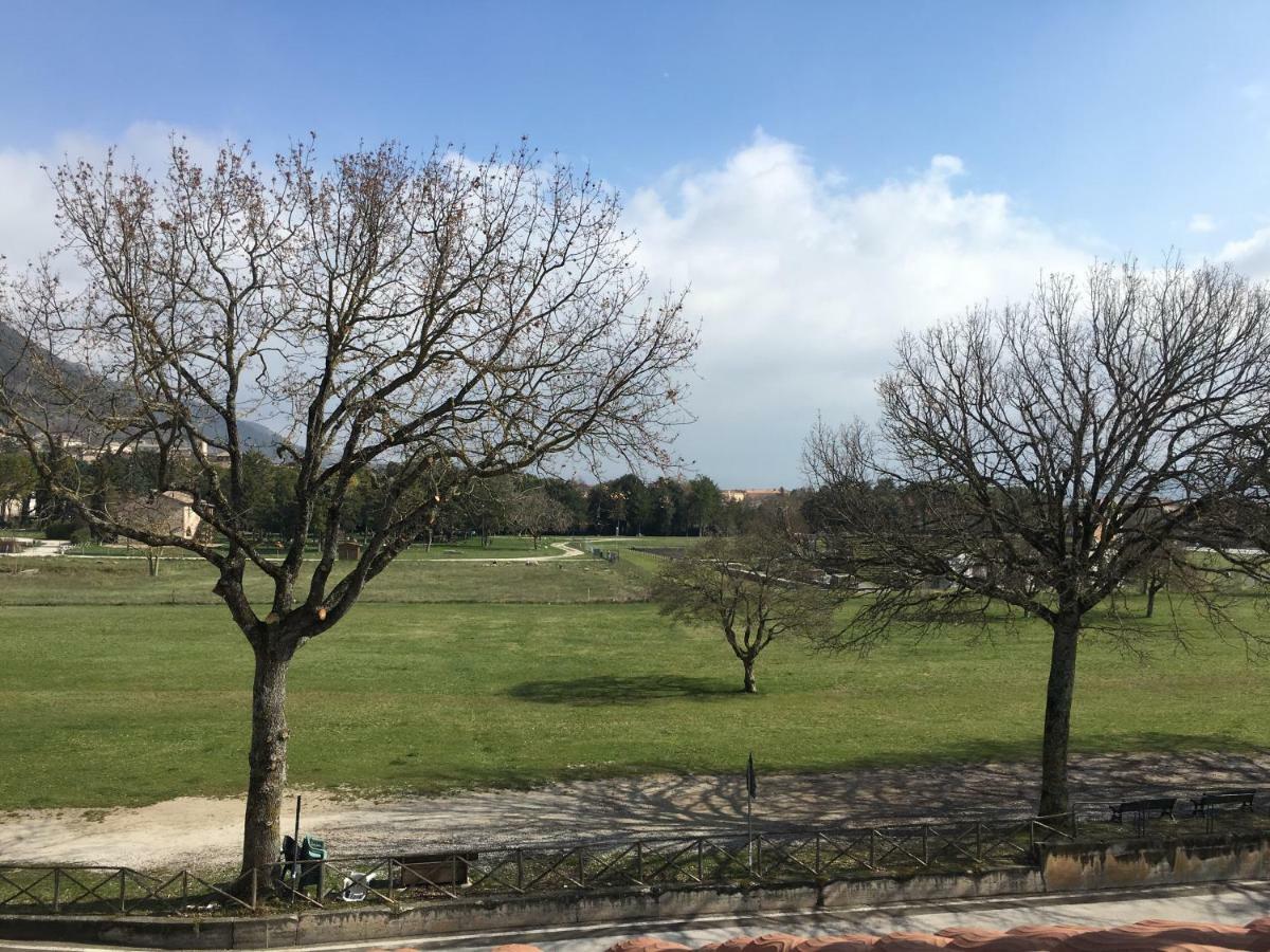 Happy House Apartment Gubbio Luaran gambar