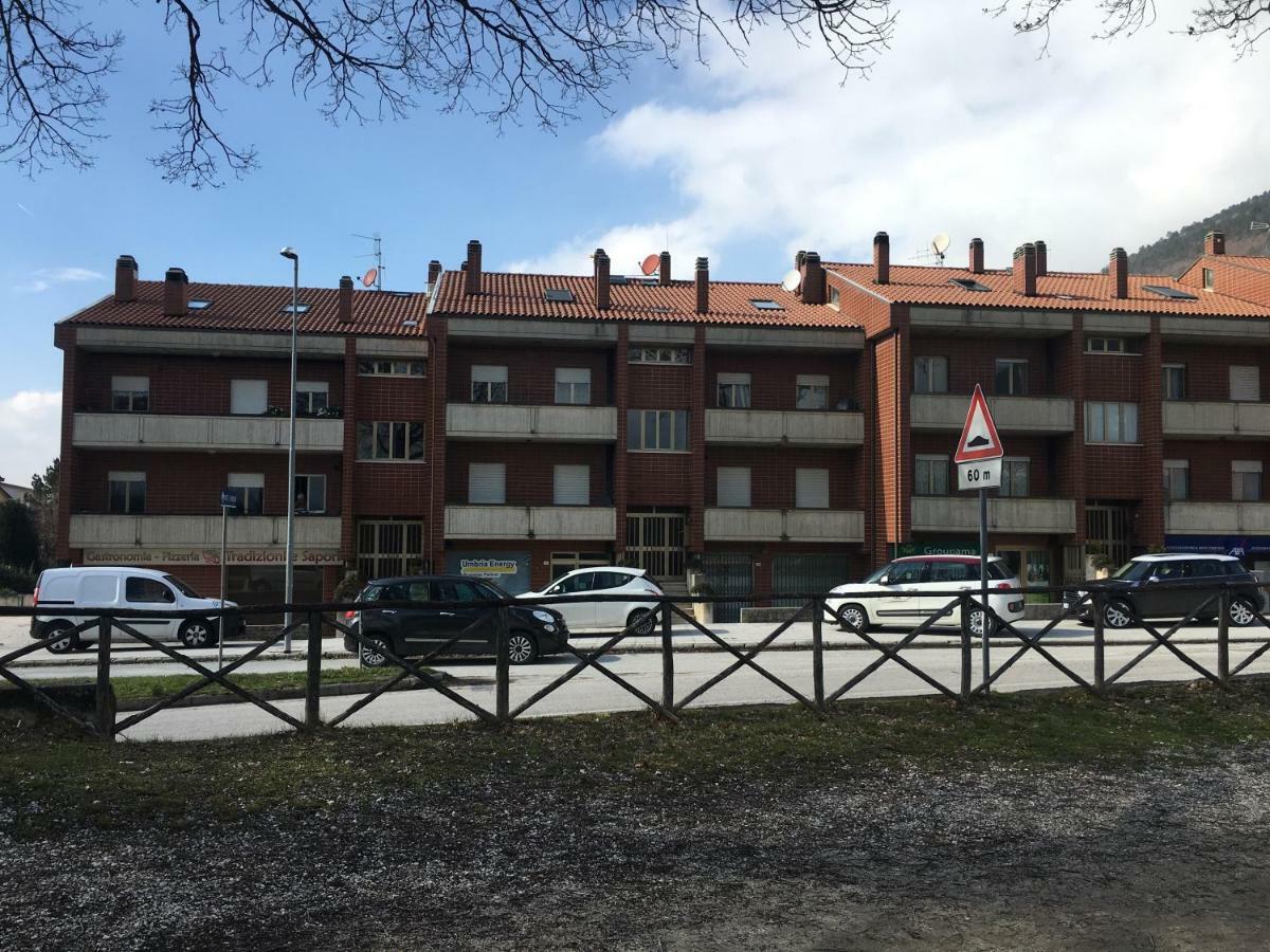 Happy House Apartment Gubbio Luaran gambar